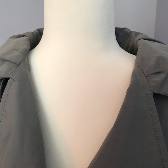 Banana Republic women’s trench coat - Picture 3 of 4